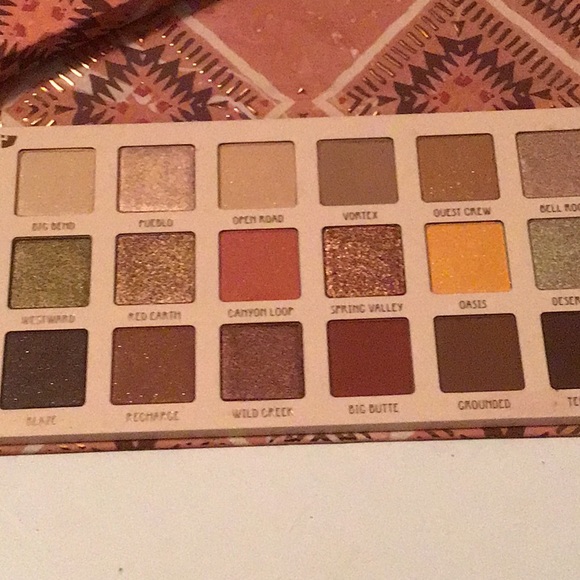 🎉HP🎉 Colourpop Sandstone eyeshadow eye palette new in box - Picture 2 of 2